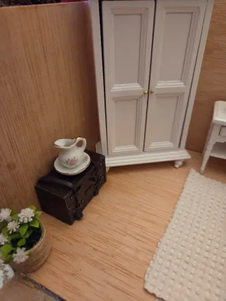 Mobili per casa delle bambole