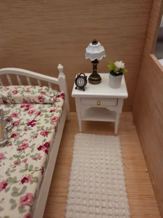 Mobili per casa delle bambole