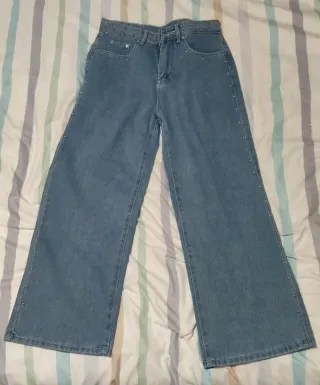 Sudadera gris con estampado Baby Yoda