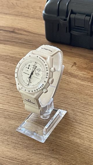 Omega x Swatch Snoopy