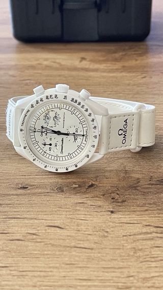 Omega x Swatch Snoopy