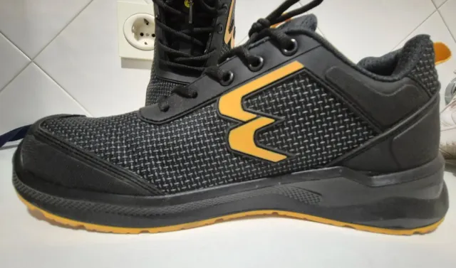 Zapatos de trabajo Bellota negros y amarillos
