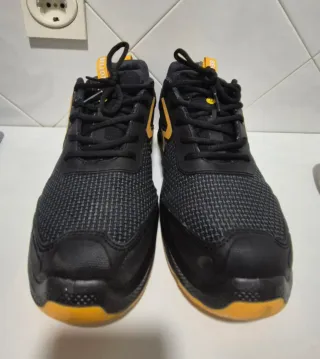 Zapatos de trabajo Bellota negros y amarillos