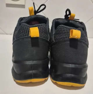 Zapatos de trabajo Bellota negros y amarillos