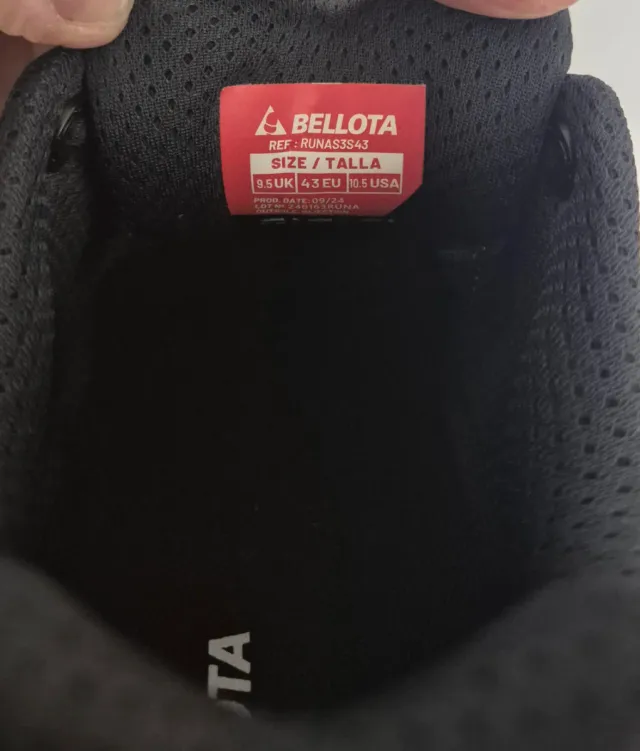 Zapatos de trabajo Bellota negros y amarillos