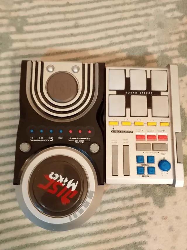 Mesa de Mezclas DJ y Teclado