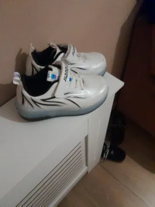 Deportivas con ruedas y luces Talla 33