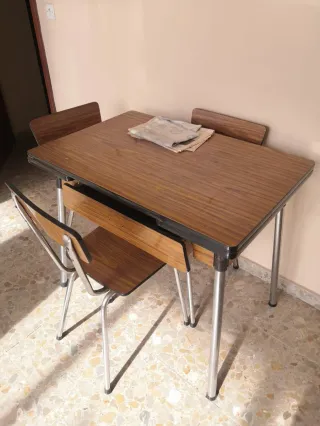 Set tavolo e 4 sedie vintage in legno e metallo