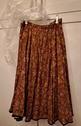 Falda Regional Jota Marrón.