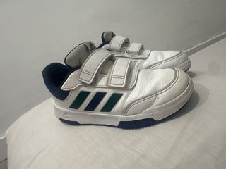 Zapatillas Adidas Blancas y Azules, talla 27