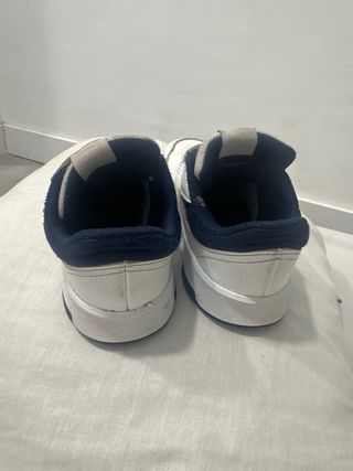 Zapatillas Adidas Blancas y Azules, talla 27