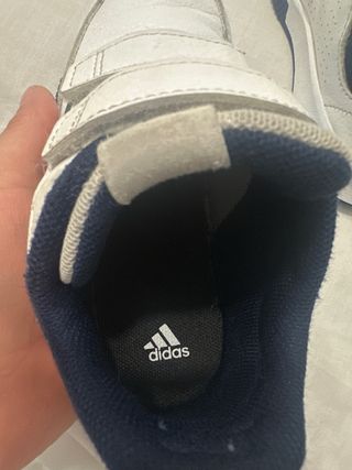 Zapatillas Adidas Blancas y Azules, talla 27
