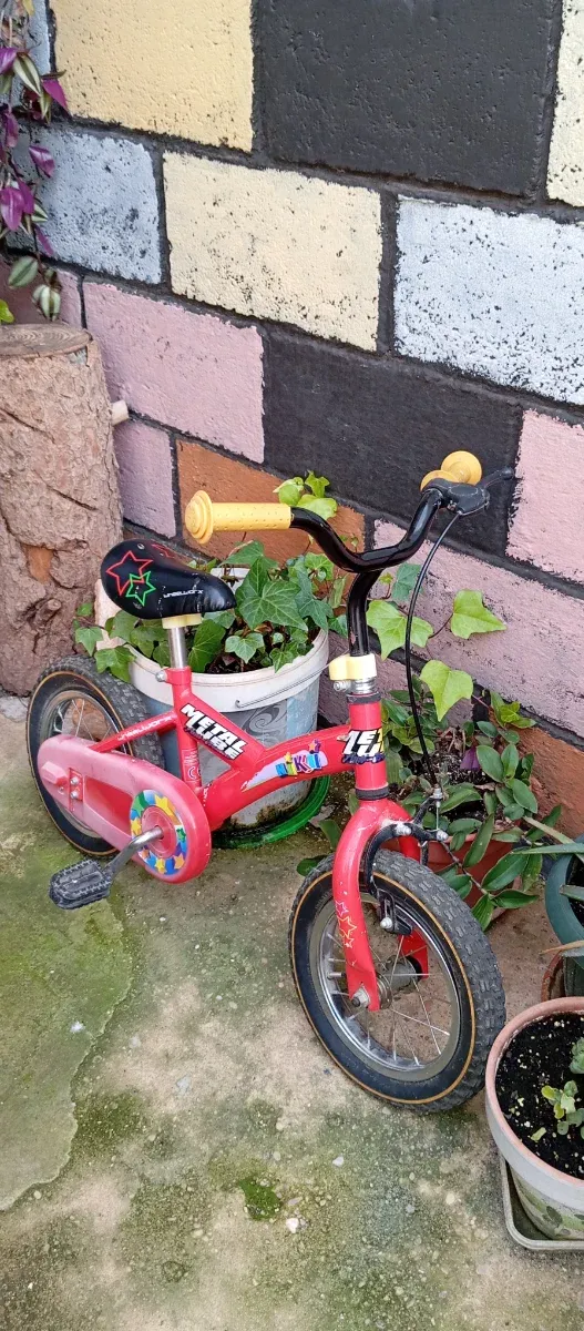 Bicicleta infantil roja