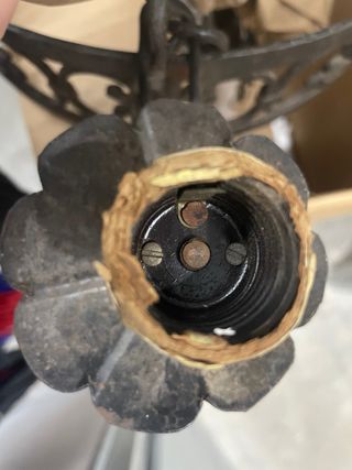 Lámpara de forja antigua