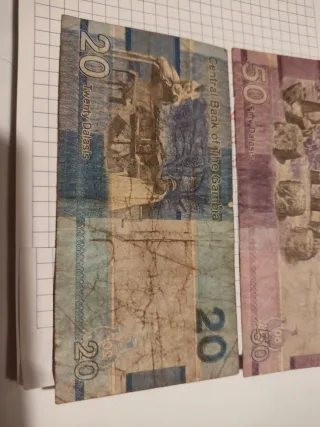 Billetes de Gambia 20 y 50 Dalasis