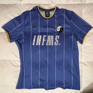 Camiseta GRMY rayas blancas y azules