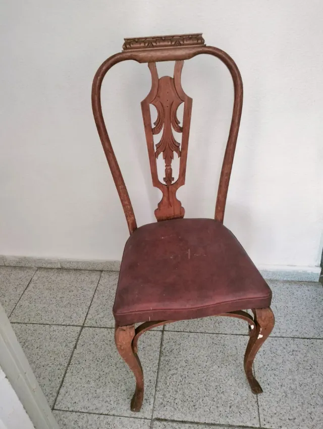 4 Sillas de madera antigua