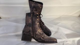 Botines piel serpiente beige y marrón