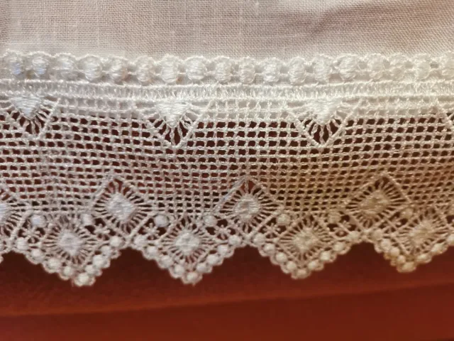 Visillo de lino bordado 142x55 cm