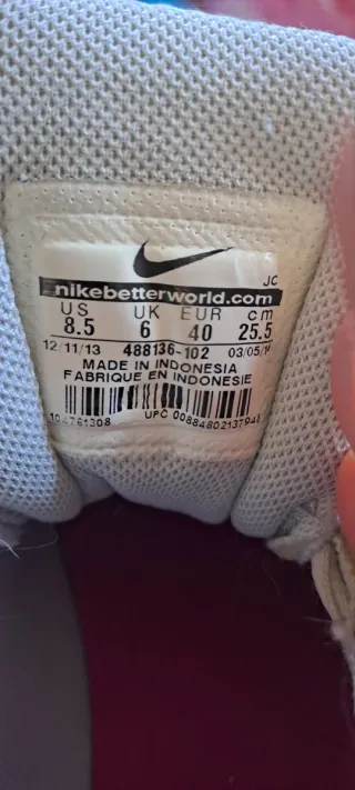 Zapatillas Nike Blancas con Detalles fucsia