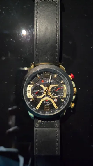 Reloj Curren Negro y Dorado nuevo