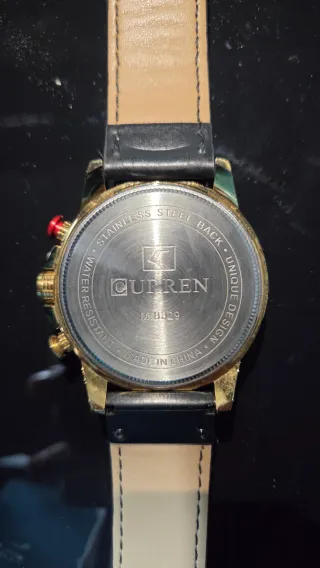 Reloj Curren Negro y Dorado nuevo
