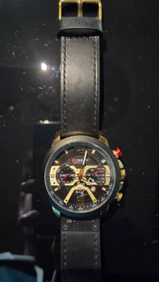 Reloj Curren Negro y Dorado nuevo