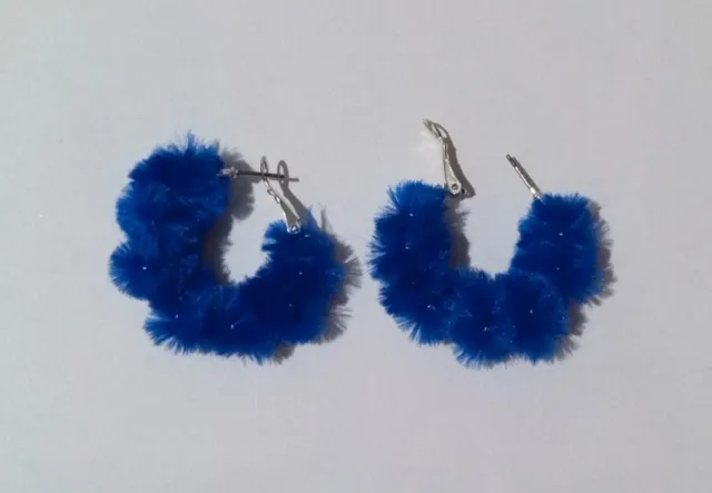 Aros de terciopelo azul