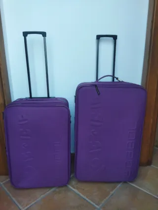 Maletas de viaje moradas