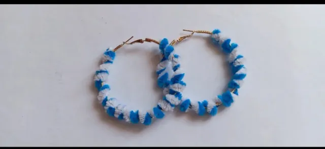 Aros de terciopelo azul y blanco