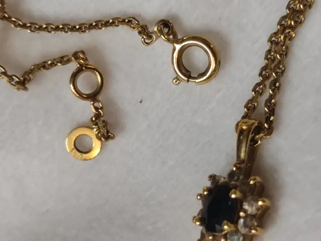 Lote de bijuteria antiga: anel e colares