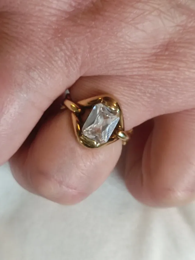 Lote de bijuteria antiga: anel e colares