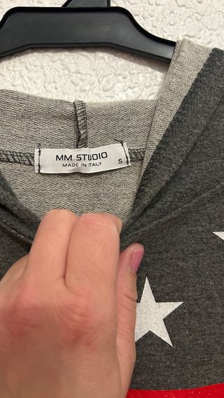 Sudadera unisex gris con estrellas y #SUPER