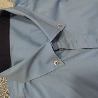 Camicia uomo fantasia blu e bianca.