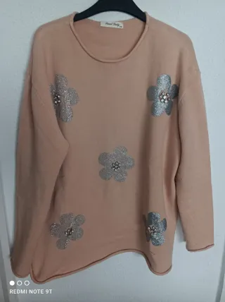 Jersey con flores plateadas