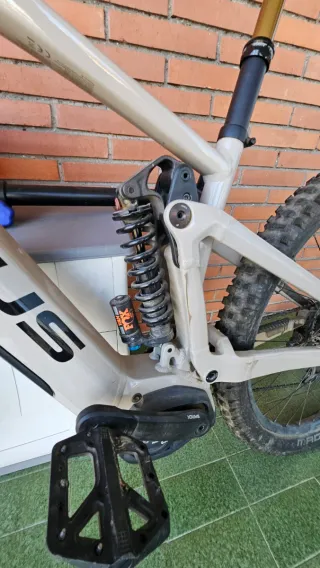 Bicicleta eléctrica Enduro/DH Focus SAM2 6.9