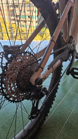 Bicicleta eléctrica Enduro/DH Focus SAM2 6.9