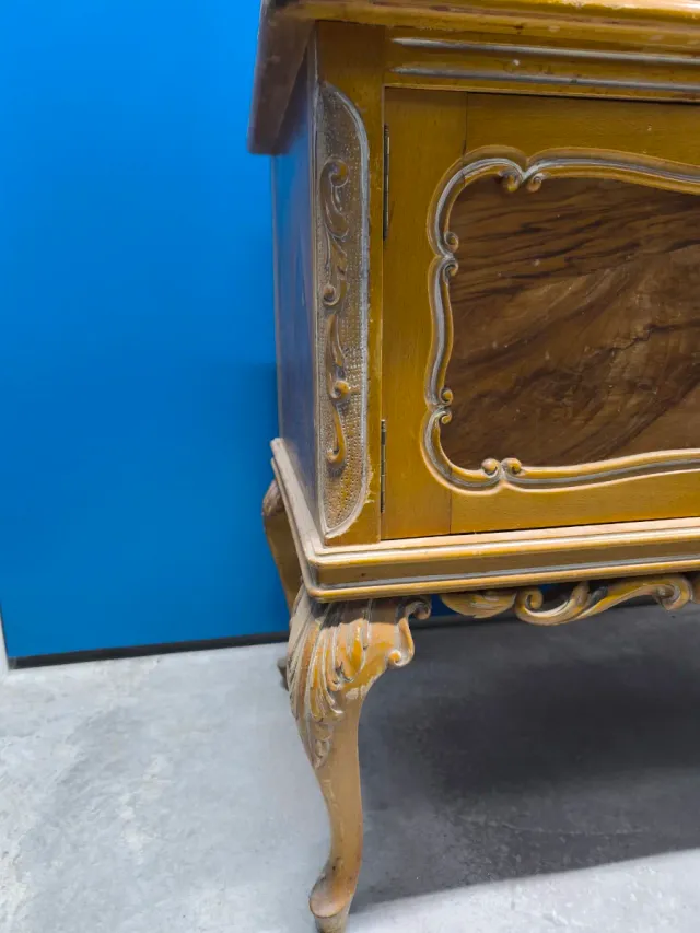 Preciosa alacena Luis XV con llave