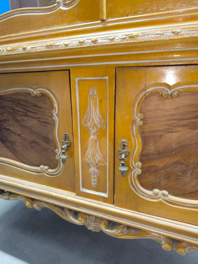 Preciosa alacena Luis XV con llave