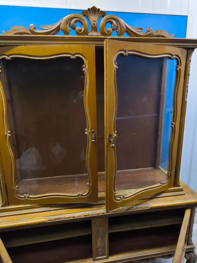 Preciosa alacena Luis XV con llave