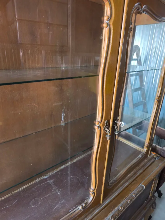 Preciosa alacena Luis XV con llave