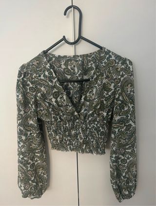 Camisa fruncida estampada verde