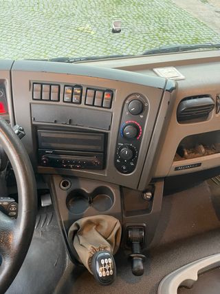 RENAULT 220DCI PLATAFORMA ELEVADORA TAULINER