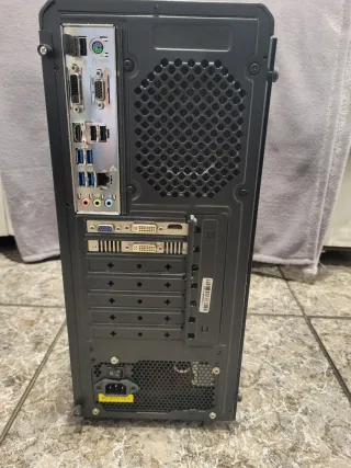 Ordenador de sobremesa MSI Negro/Gris