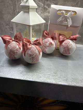 Sfere natalizie fatte a mano