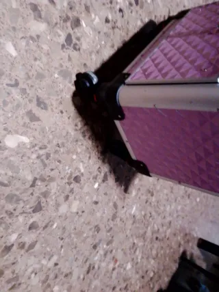 Maletín de maquillaje rosa y plateado