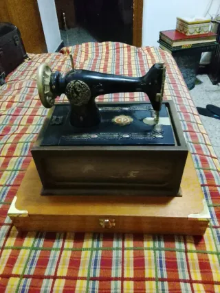 Caja Vintage Máquina de Coser