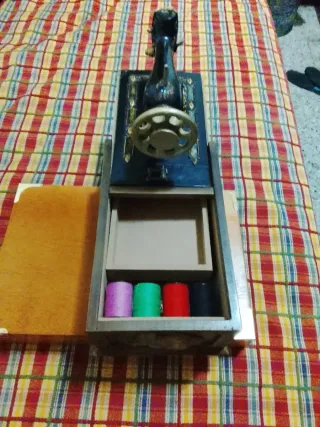 Caja Vintage Máquina de Coser