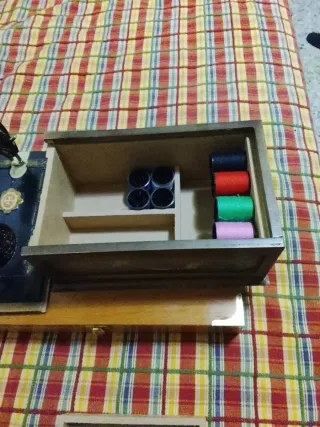 Caja Vintage Máquina de Coser