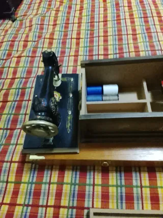 Caja Vintage Máquina de Coser